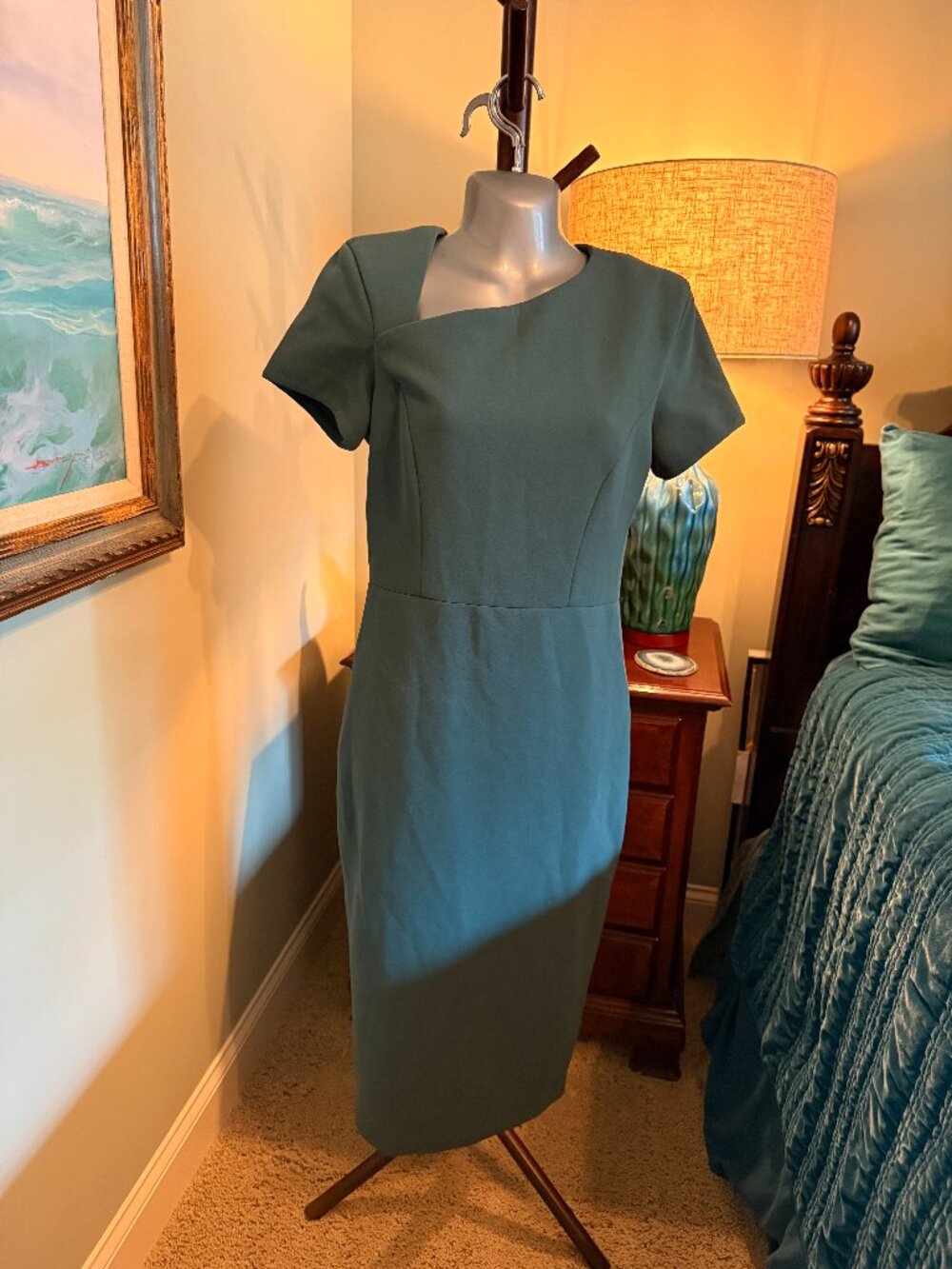 ✨ ELLIATT Asymmetric Structural Short Sleeve Crepe Midi Dress ✨